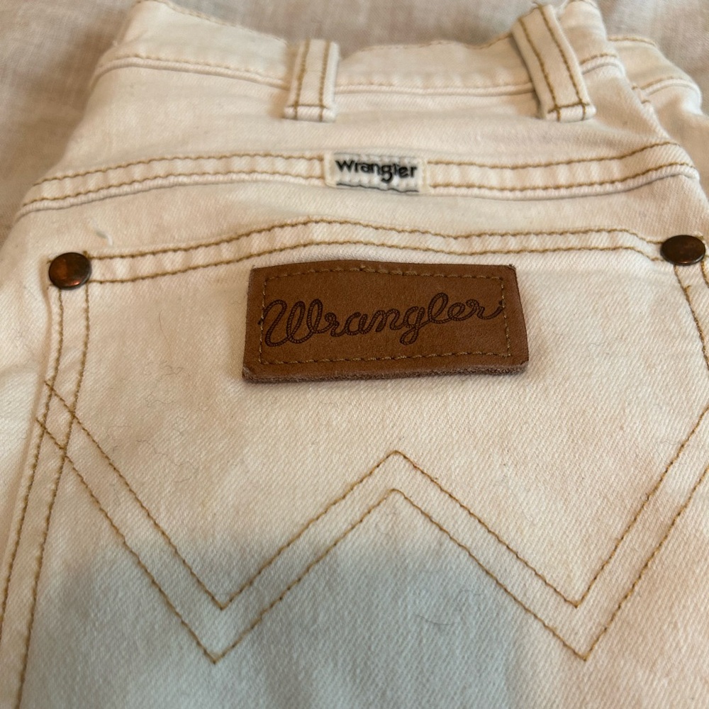 White, ankle length Wrangler Jeans